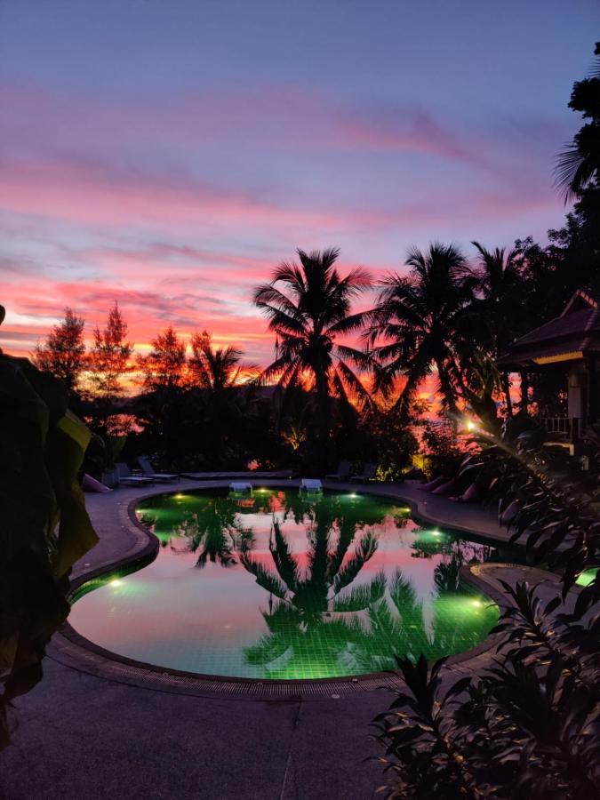 Red Pearl Beach Resort Chaloklum Exterior photo